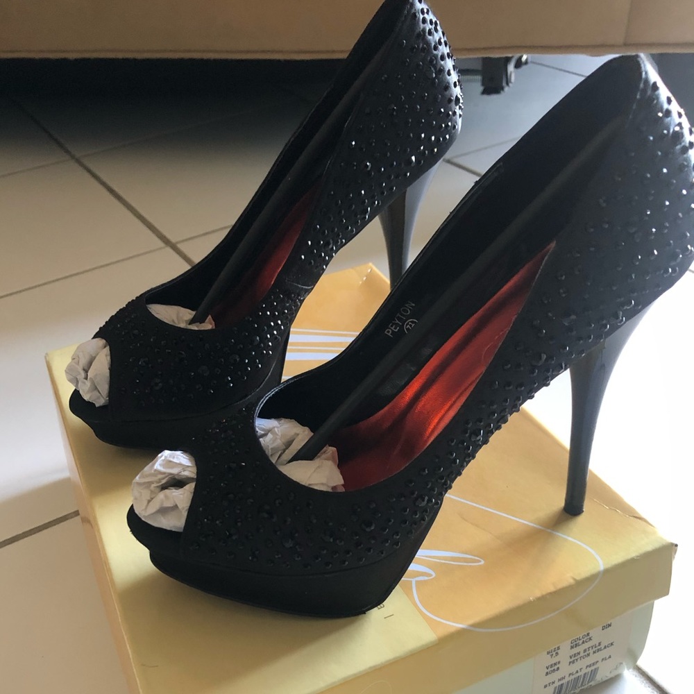 Embellished black pump